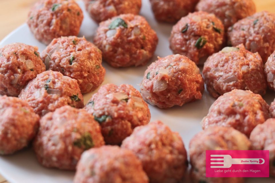 Hackbällchen mediterran (Low Carb) - Sandras Kochblog