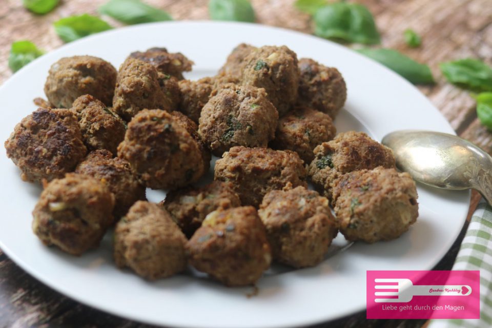 Hackbällchen mediterran (Low Carb) - Sandras Kochblog