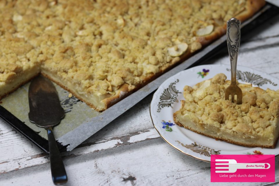 Apfelkuchen vom Blech mit Streuseln - Sandras Kochblog