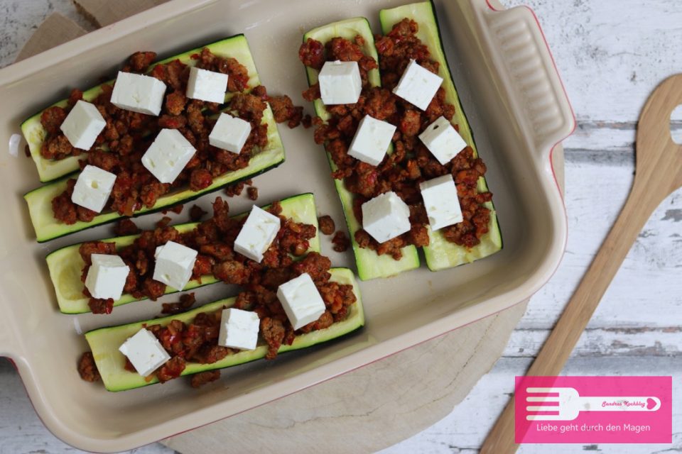 Zucchini mit Ajvar Hack Füllung (Low Carb) - Sandras Kochblog