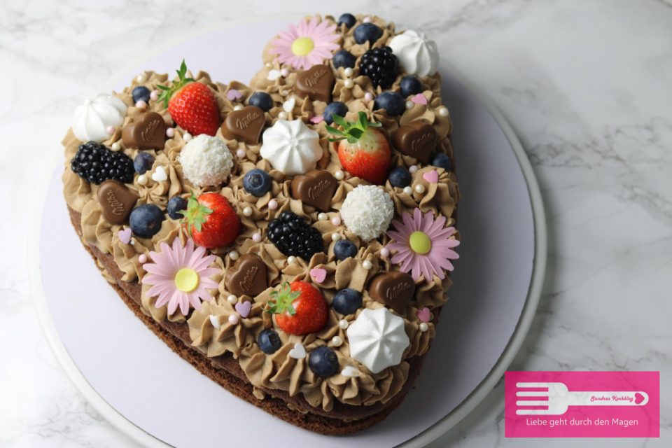 Schoko Nougat Torte Herzkuchen - Sandras Kochblog