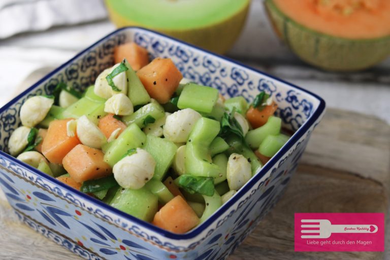 Melonen Gurken Salat mit Mozzarella - Sandras Kochblog