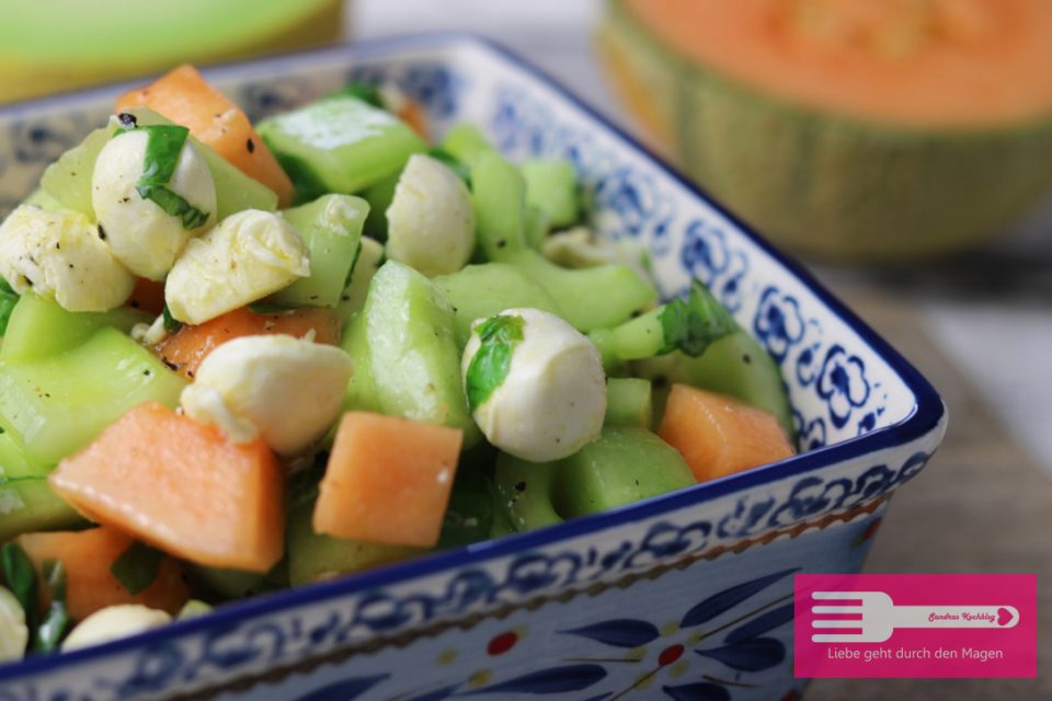 Melonen Gurken Salat mit Mozzarella - Sandras Kochblog