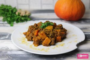 Rindergulasch mit Kürbis und Curry