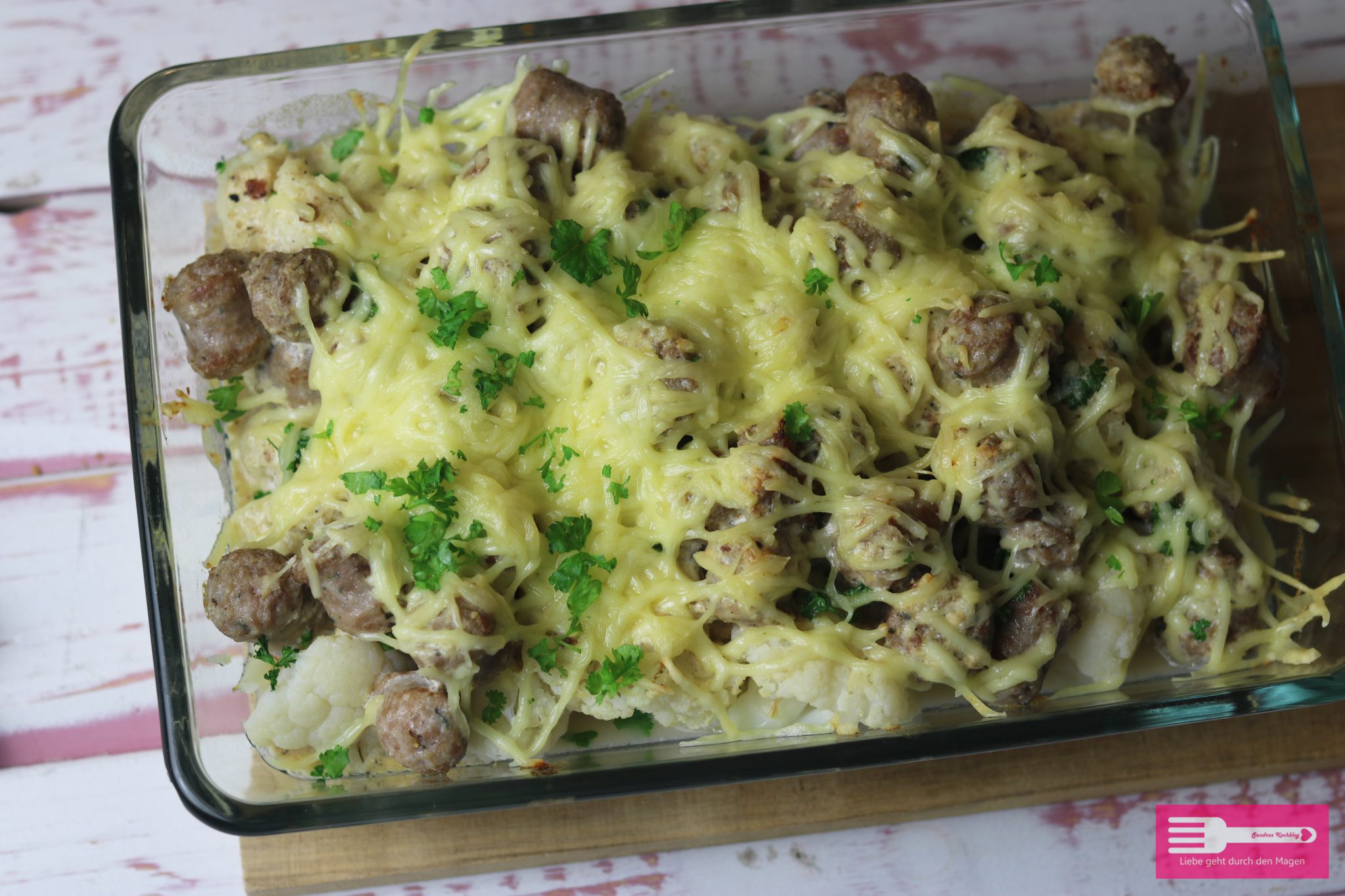 Blumenkohl Bratwurst Gratin (Low Carb) - Sandras Kochblog Blumenkohl Bratwurst Gratin (Low Carb) - Sandras Kochblog