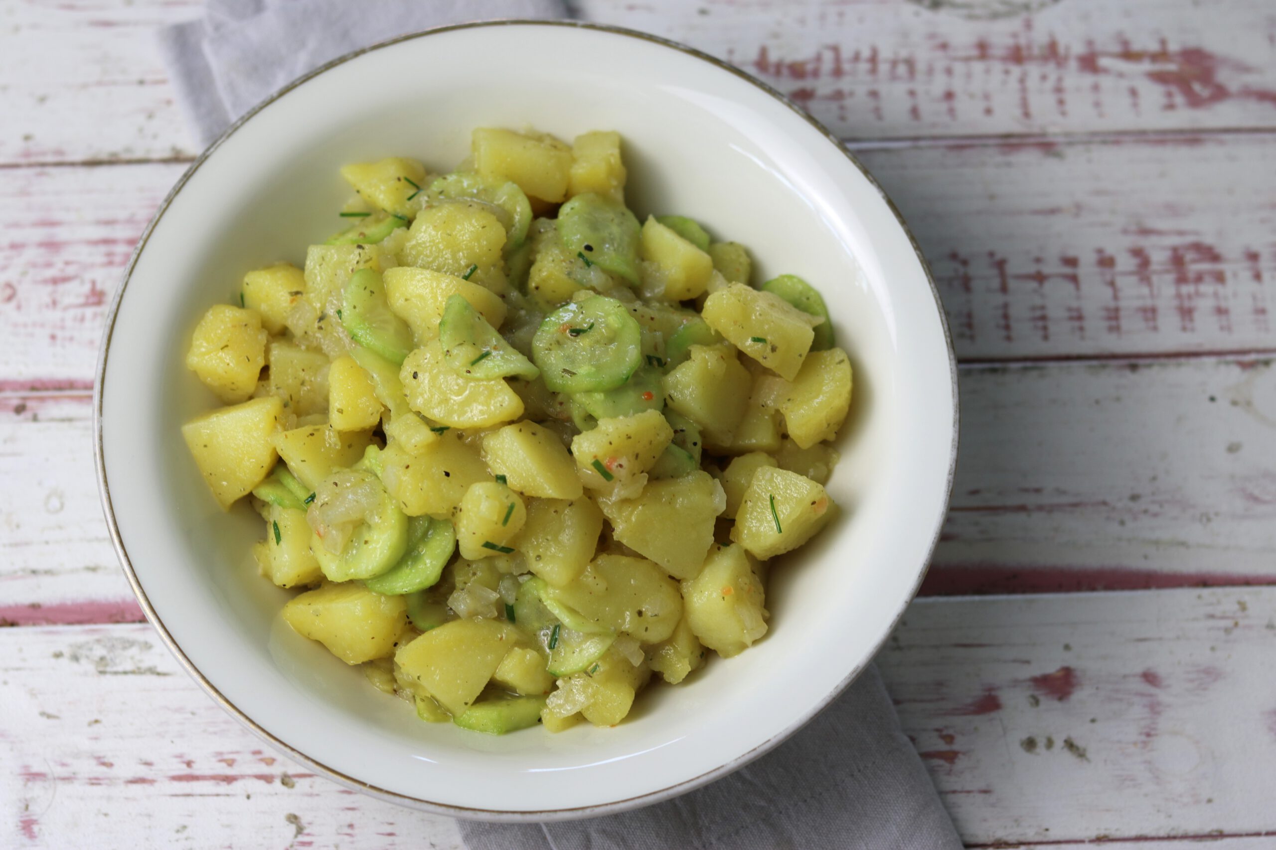 Sommerlicher Kartoffelsalat mit Gurken